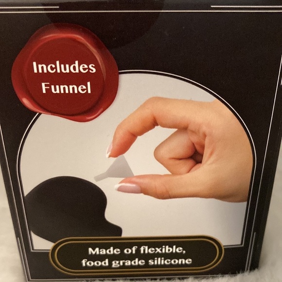 Cocktail Skull Ice Molds - Picture 7 of 9